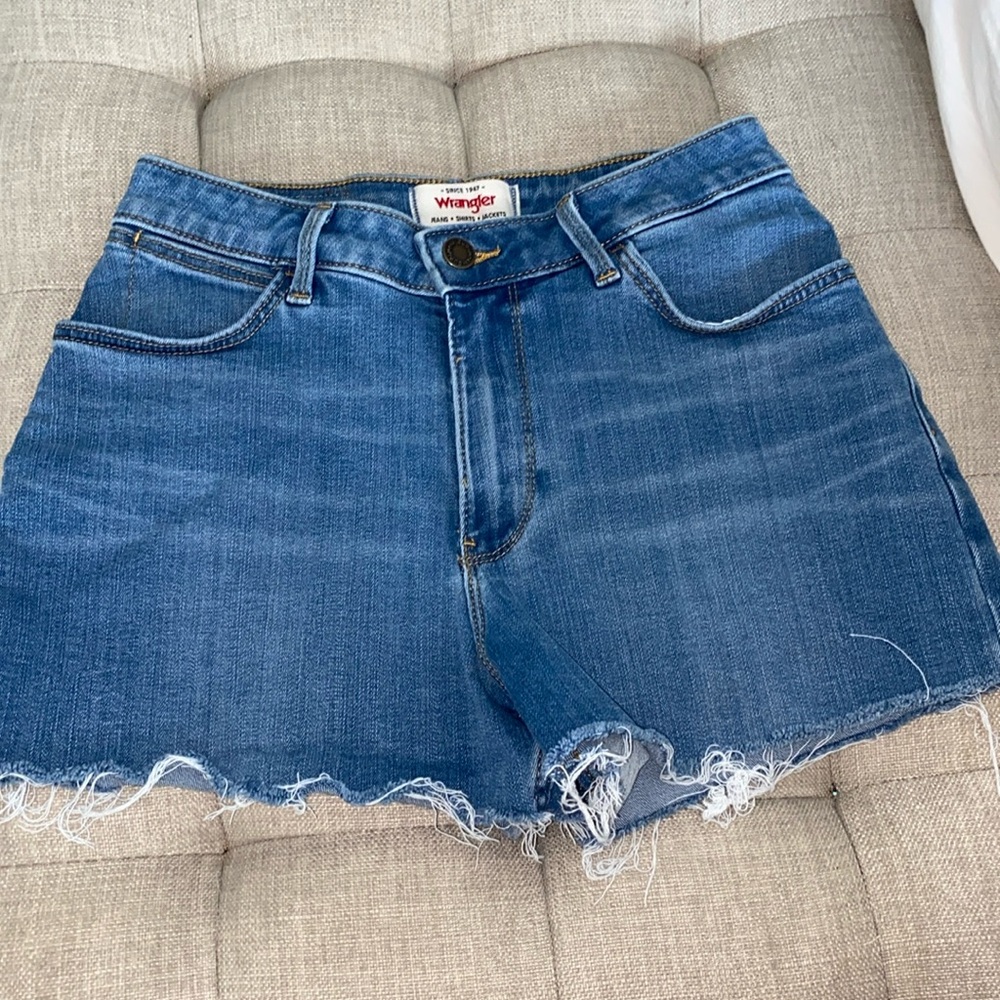 Wrangler frayed jean shorts. Size 24